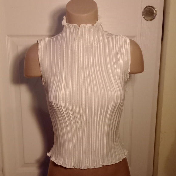 The Unbranded Brand Tops - Elegant White Accordion Pleaded Sleeveless Top,Small